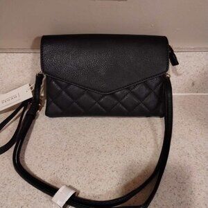 (NWT)  BLACK PUFFED LEATHER BAG